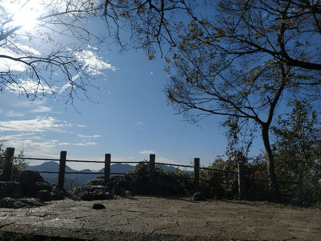 杭州有一户外攀岩点，不需要出市区，风景超好，吸引超多年轻人