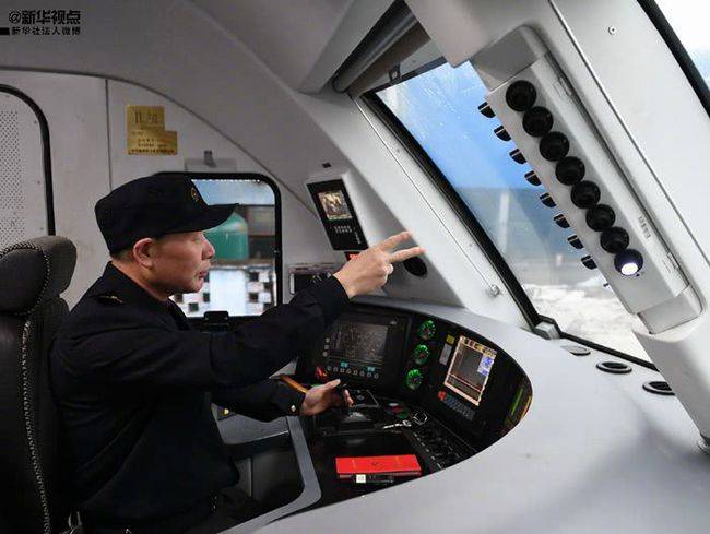 火车一开就是几十个小时,难道司机不会犯困吗?