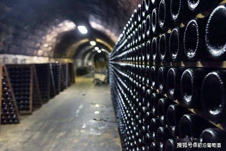 化学反应|葡萄酒对光线振动和异味很敏感,专业酒柜可以很好解决环境问题