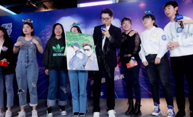 苗苗郑恺同框照片 b1ddd67682a146759e269d83c942b38c.jpeg