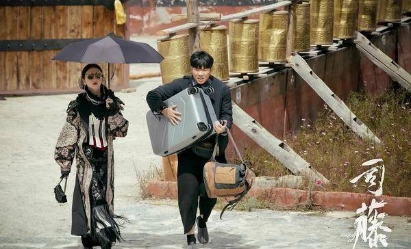 因为|司藤，在看服化道的同时，看看植物精是如何谈恋爱的