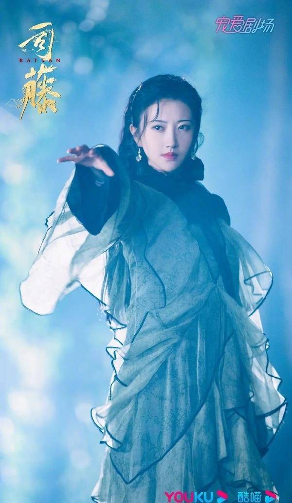 因为|司藤，在看服化道的同时，看看植物精是如何谈恋爱的