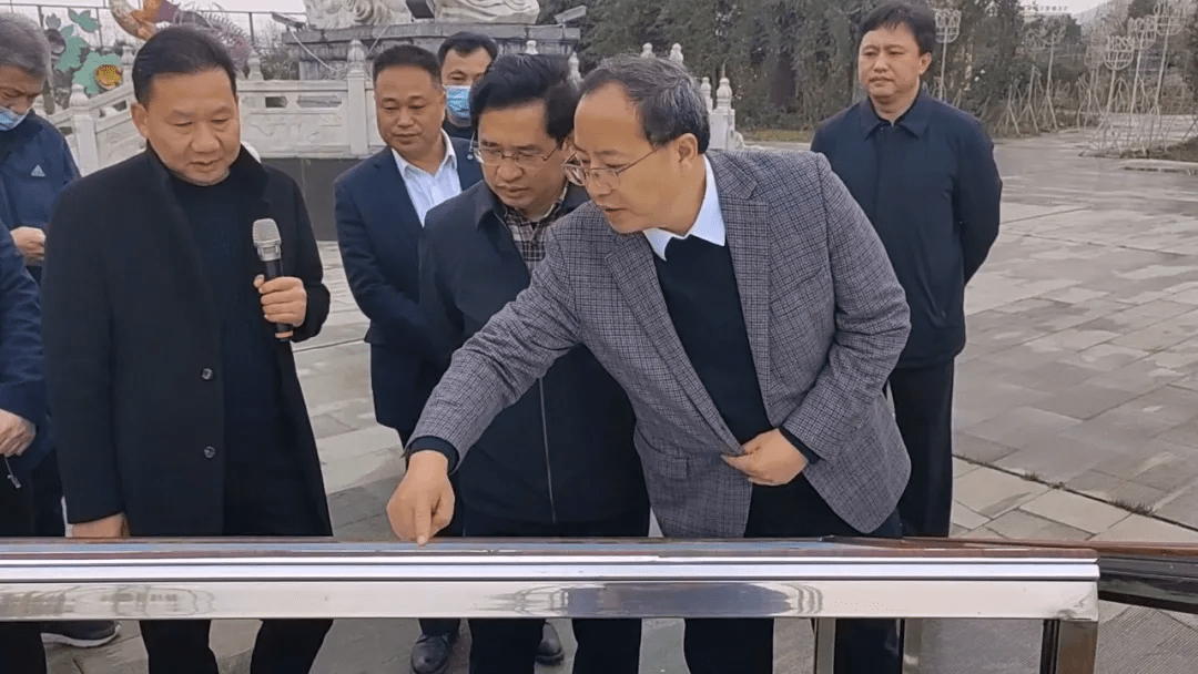 区委书记吕志刚对何善锦一行的到来表示热烈欢迎,并介绍了卧龙区经济
