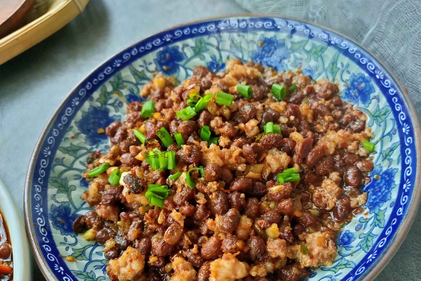 美食|湖南冬季才能见到这菜，简单一蒸，香漂满屋，吃了30多年也没吃腻