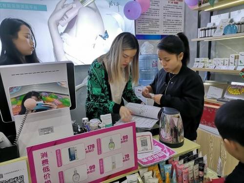 圣地国货化妆品崛起时代，欧芭莎美妆店备受年轻消费者欢迎