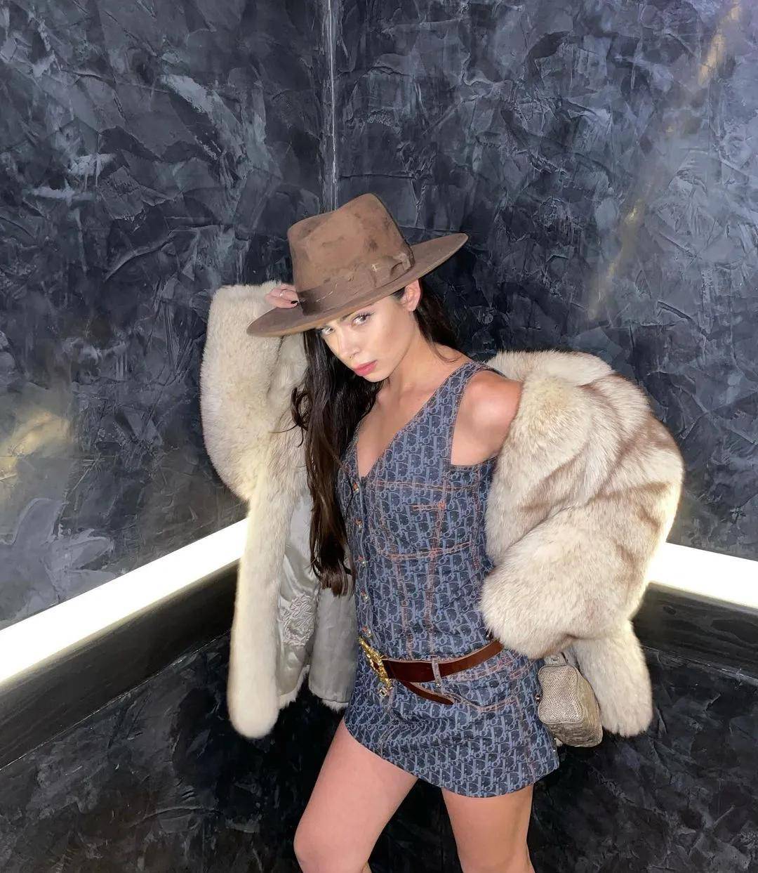 经典 有种逆袭叫吴宣仪穿棉服!本以为会土到炸…结果竟然有点好看!