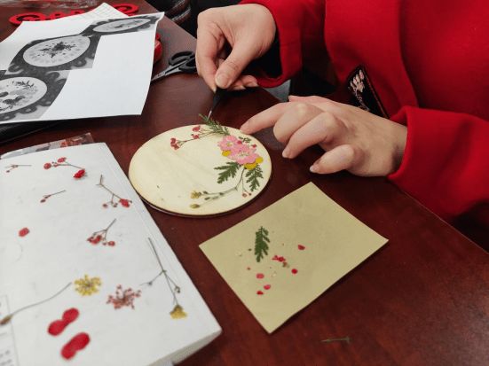 非遗传承课堂岭南押花传佳音