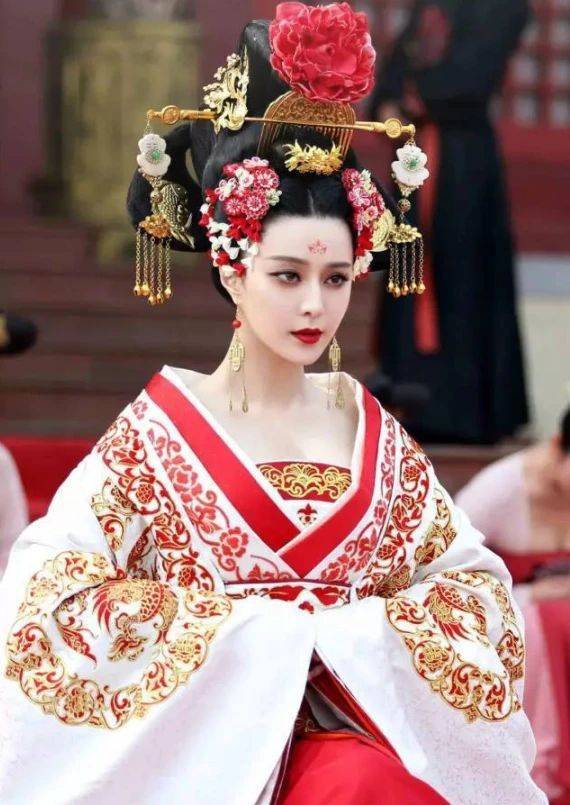 一级古装片武则天_刘嘉玲武则天造型雷人_武则天刘晓庆经典版本