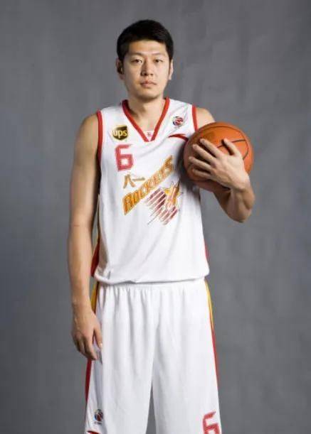 莫科:29岁结婚,半年后妻子离世,再婚9年依然赡养前妻父母_王凡_训练