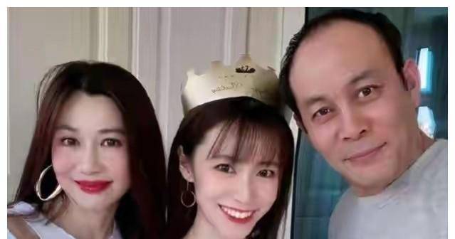 老戏骨张光北女儿哭戏咧嘴,演技被嘲讽网友:没随好,不是她的错_张思乐