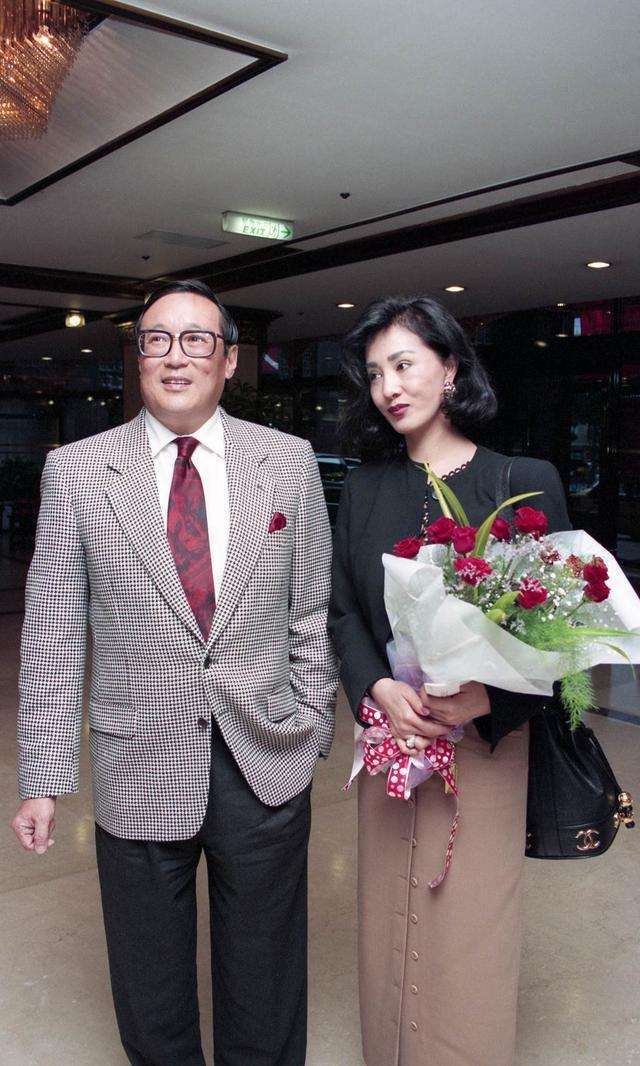 赵式明从小也是见多了这些事情,她长大之后在感情上似乎也十分随性