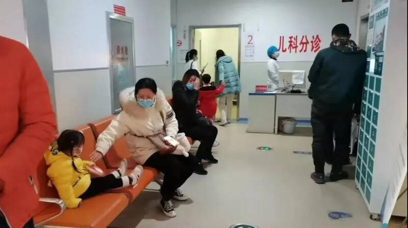 患儿|?一天三四百人!“小病号们”扎堆!莱西市人民医院儿科被挤爆!都是..……