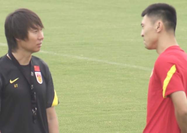 棄將|32歲“李鐵棄將”中超再現(xiàn)神奇1幕：?jiǎn)螆?chǎng)78次傳球0失誤！