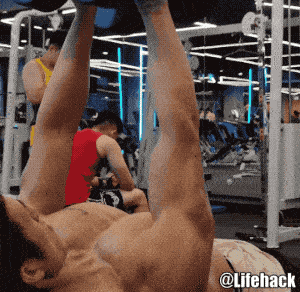 教练|上海教练因肌肉太大遭女生嫌弃，男生：好羡慕，想要