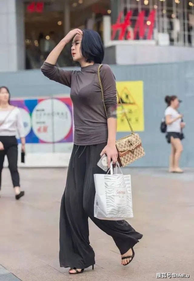 棉质 30岁的女人在穿搭上要很有讲究,就可以让你温婉大方又显魅力