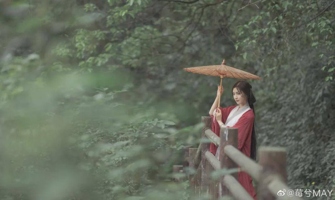 静水流 汉服小仙女：静水流深，沧笙踏歌