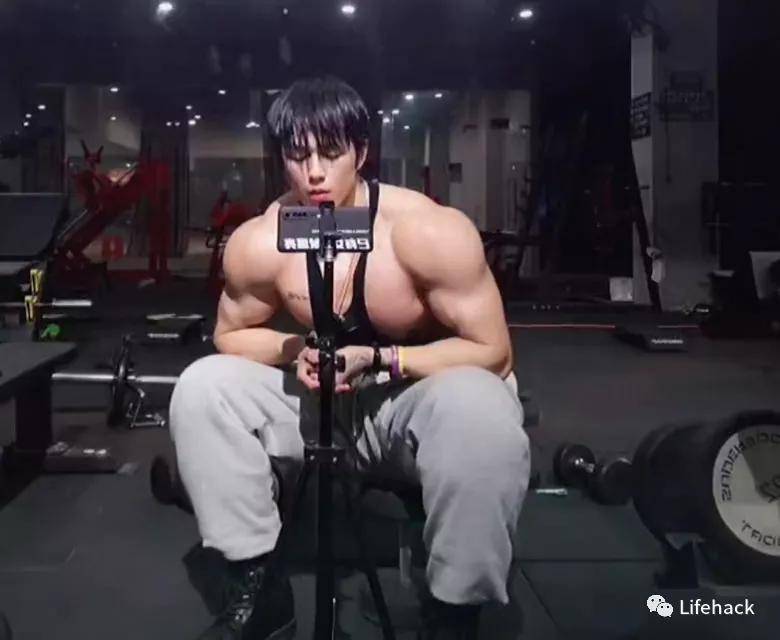 教练|上海教练因肌肉太大遭女生嫌弃，男生：好羡慕，想要