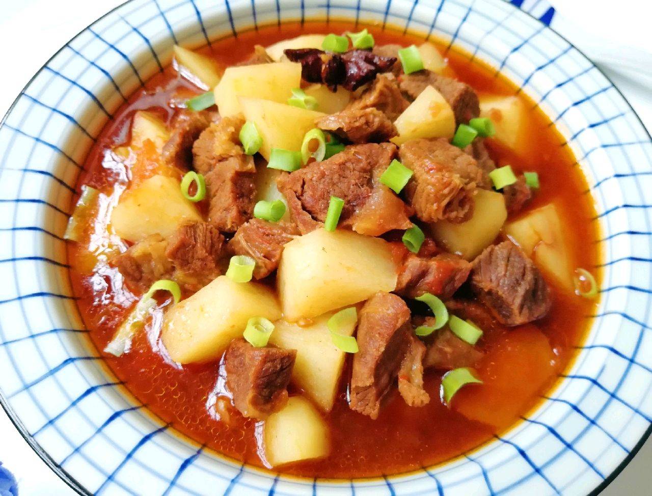 原创西红柿土豆烧牛肉的家常做法牛肉软烂入味味道真赞太解馋了