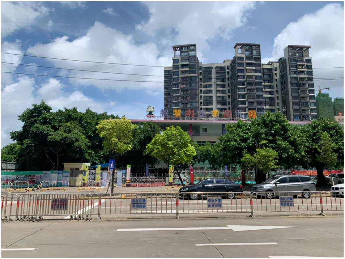对于西区骏珑汇景湾单价1.28万/㎡任选楼层的活动,你的看法是什么?