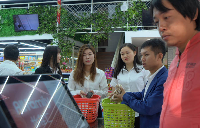 群体|零食店如何打开当地市场？