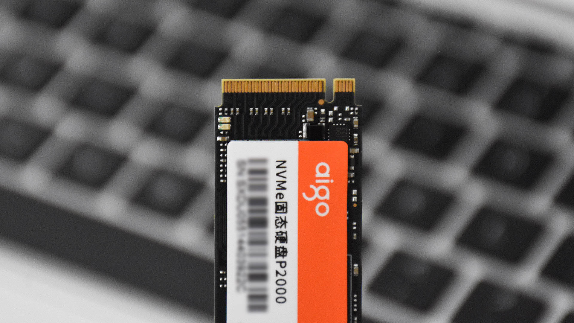 太适合老电脑升级！PCle 3.0高速读写，aigo P2000固态硬盘实测