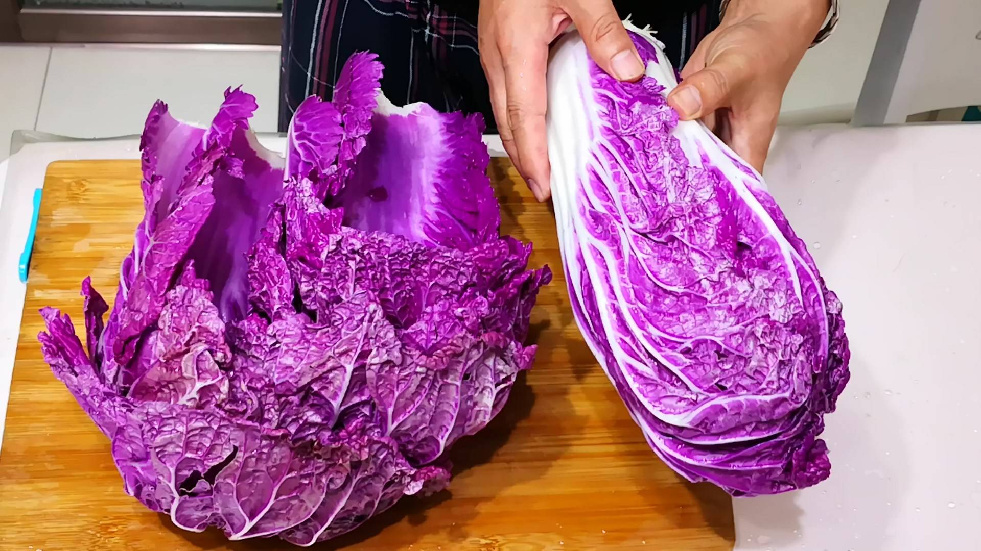 我还是第一次见,以前紫色的茄子,紫色的甘蓝,紫色的红薯倒是吃过,这