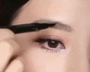 因为为什么普通女人纹眉的居多，而女明星却很少纹眉？内行人讲出真相