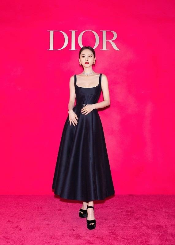 浓淡 正在军绿与青葱之间彷徨的绿色本来最难界定