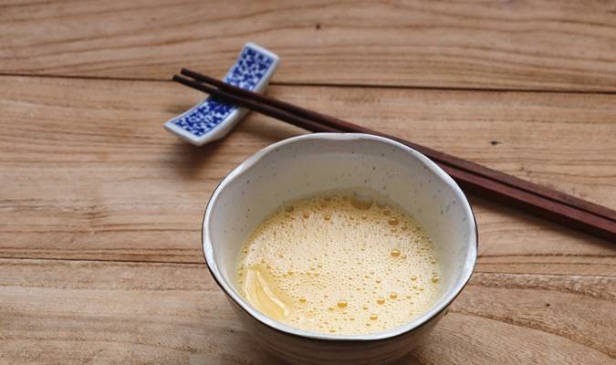做法|早餐吃鸡蛋，有一种懒人做法，简单又美味，只用2分钟，真省事