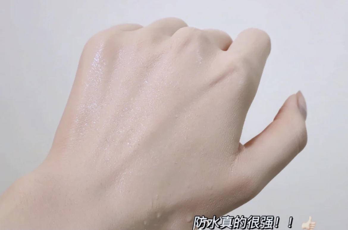 产品冲浪都不带掉的底妆画法，你确定不看看吗？