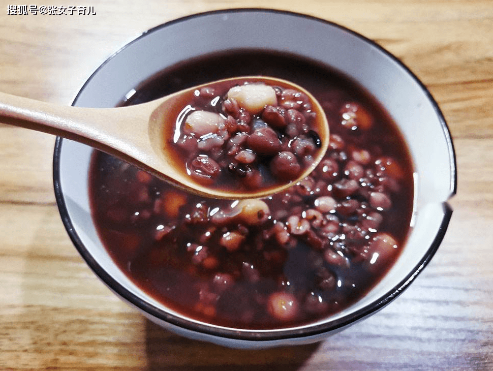 老人|奶奶每天让孩子早餐喝粥，儿媳意见大，儿科医生却夸娃娃早餐营养