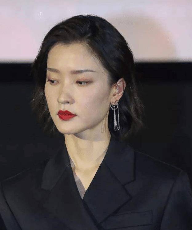 变化那些削骨“一刀切”的明星还好吗？有的已垮掉，小方脸成最后赢家
