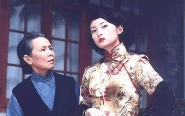 变化那些削骨“一刀切”的明星还好吗？有的已垮掉，小方脸成最后赢家