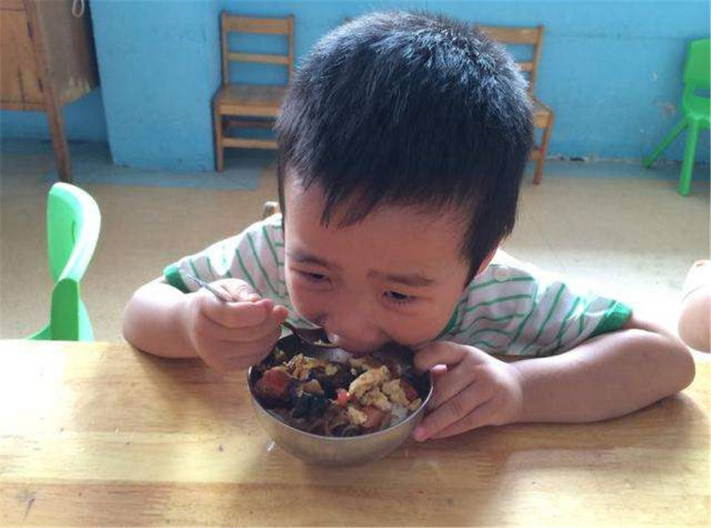 因为|宝宝挑食不爱吃饭,父母很头疼,“3招”解决孩子挑食坏毛病
