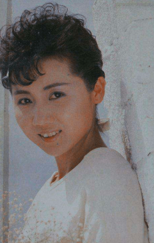 张德兰:春晚唱《春光美》红遍全国,27岁因爱隐退,弃艺从医_姐姐_表演