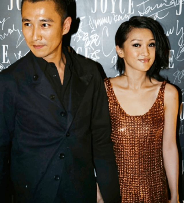 原创三金影后周迅纵情史10任前男友在酒吧被打掉门牙