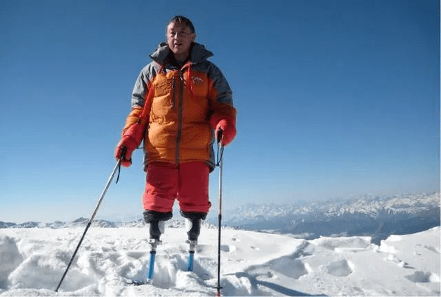 26岁截肢，44岁患癌，69岁无腿登山珠峰：他的人生，太硬核了！