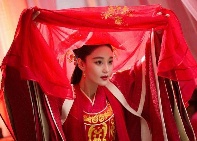 传统 有一种惊艳，叫当红女星穿上红色嫁衣，每一个都想叫娘子！