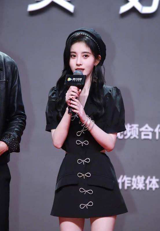 鞠婧祎当红女星红毯造型不修图，突然觉得鞠婧祎，颜值一直在线还很耐看