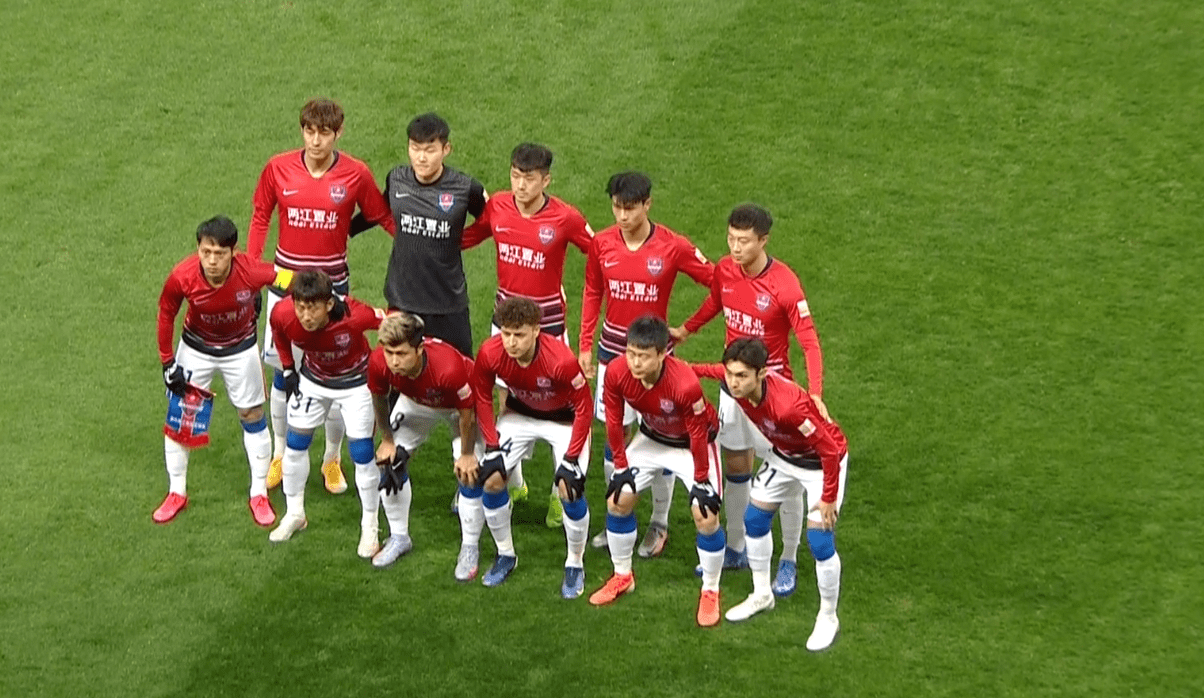 比赛|4-1！申花提前保级，张外龙明智“缴枪”，三支球队应效仿