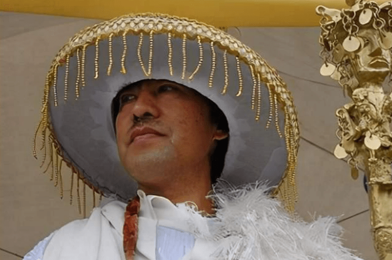 山东普通职员房一波因公赴非,三年后被封为非洲酋长,老婆随便娶