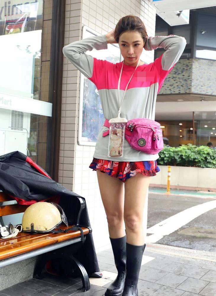 女星拒绝富商,与职员结婚,婚后送外卖养活3岁儿子_黄瑄_直播_兼职