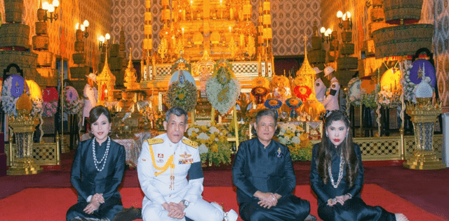 泰国群众遇到国王需行“跪拜”大礼，那国外游客碰到了该怎么做？