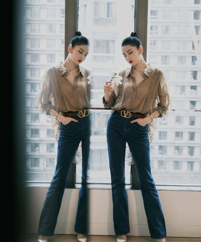 祖儿 神仙同台！李沁造型甜美、宋妍霏酷飒十足，宋祖儿好适合港风