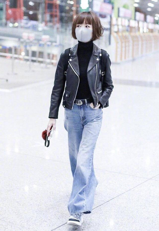 下半身 鲁豫真的太会穿！黑色大衣搭配牛仔裤时髦精致，可惜瘦得厉害