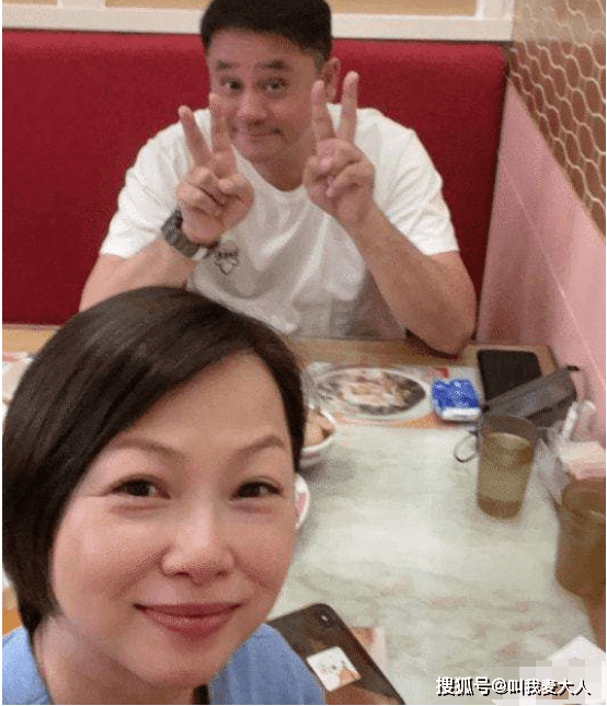 曾因抑郁症退圈,54岁仍未婚