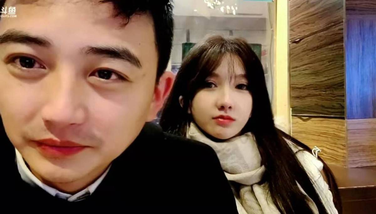 进行|斗鱼男主播集体做饭，火力堂主为老奶奶送祝福，大舅哥吐露心声