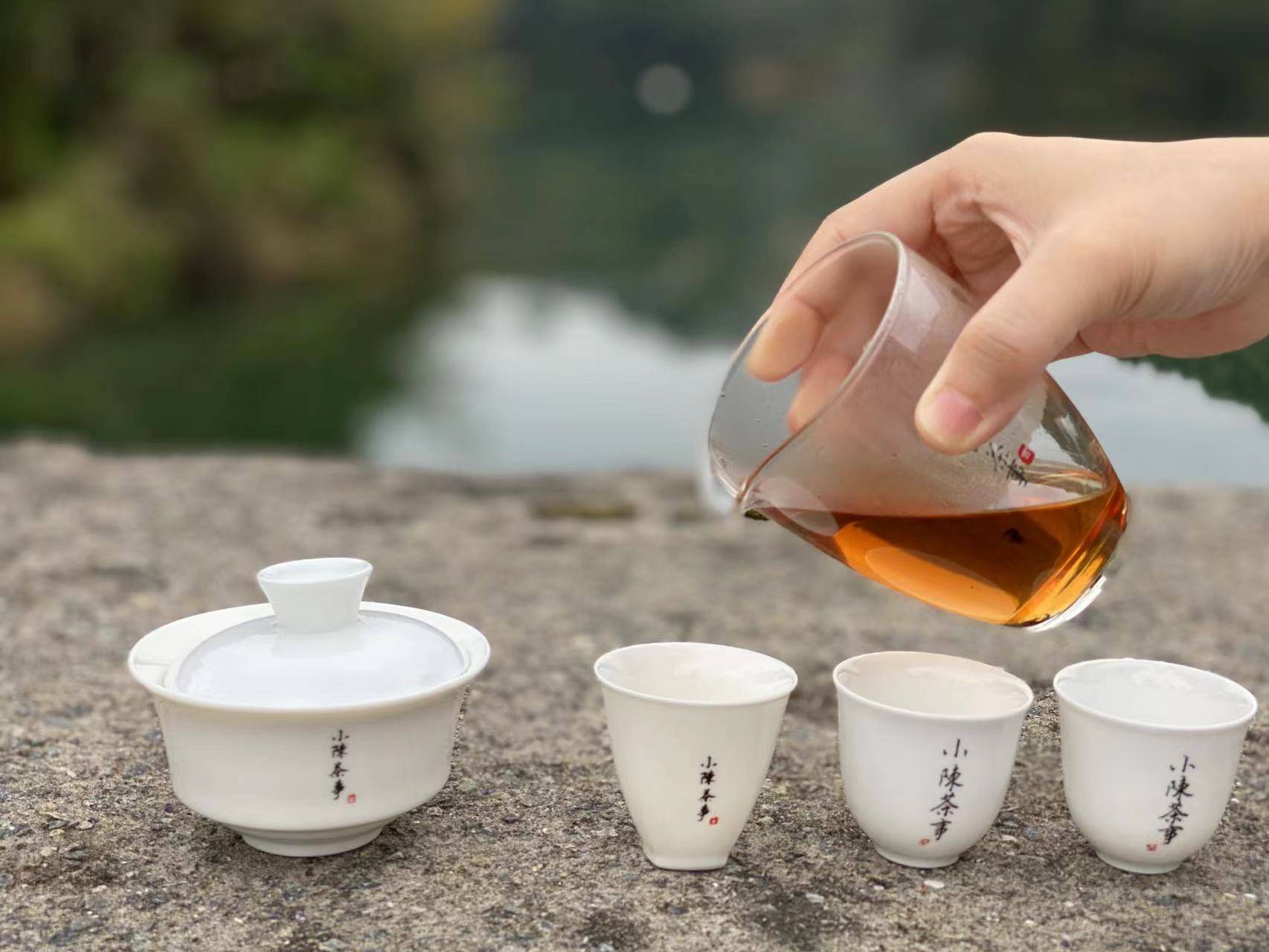 村姑陈《1》在网上看到一个讨论——泡茶可以不用公道杯吗?