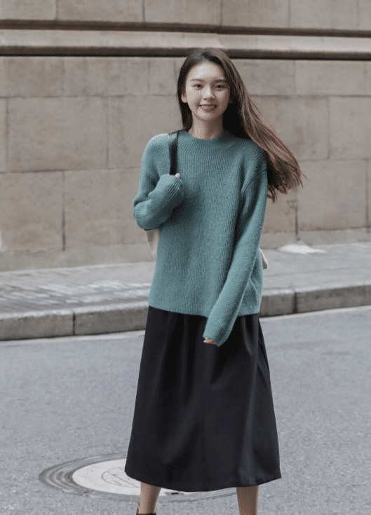 毛衣 气质清纯小姐姐：教穿搭一套毛衣的魅力，温柔又可爱，值得借鉴！