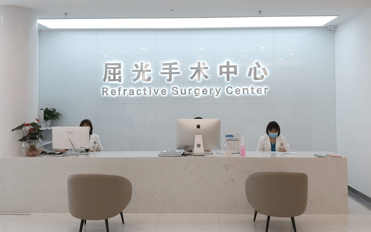 为光明发声丨重庆何氏眼科医院眼健康免费检测暨媒体交流座谈会顺利